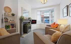 Charming 3 Bed Steps From Redcar Beach & Station